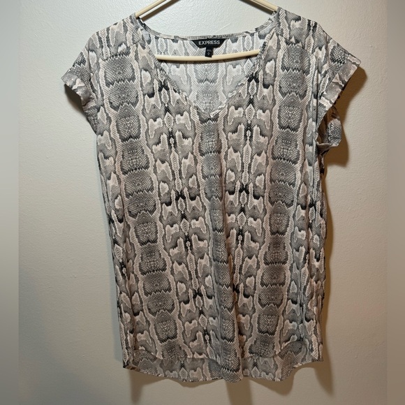 🐍 Women’s Size Medium Express Snakeskin Pattern V-Neck Tank Top T-Shirt - Picture 1 of 8